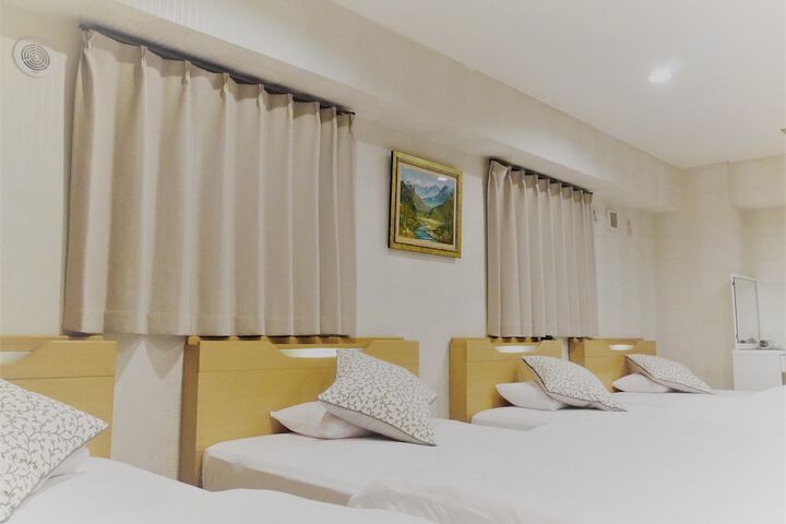 Room 6 of 51