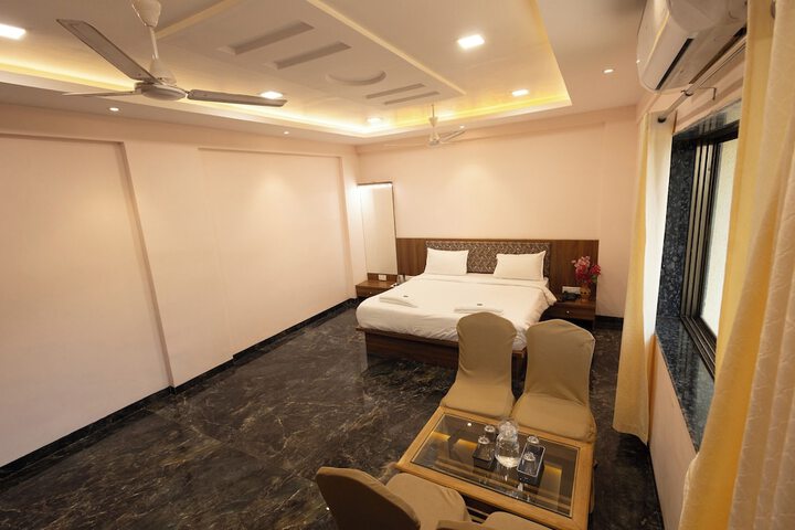 Room 15 of 37