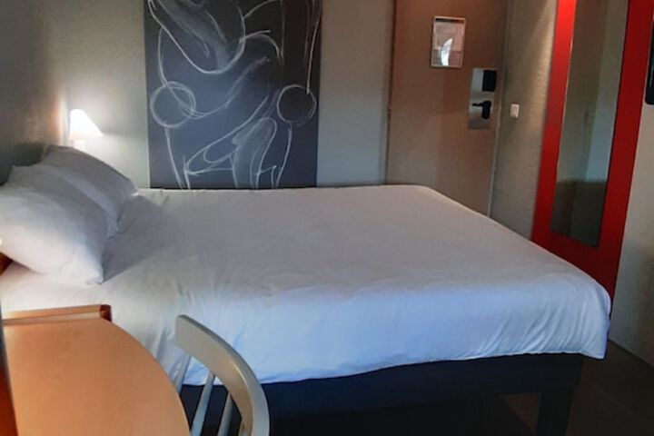 Room 9 of 29