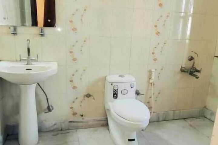 Room 9 of 9