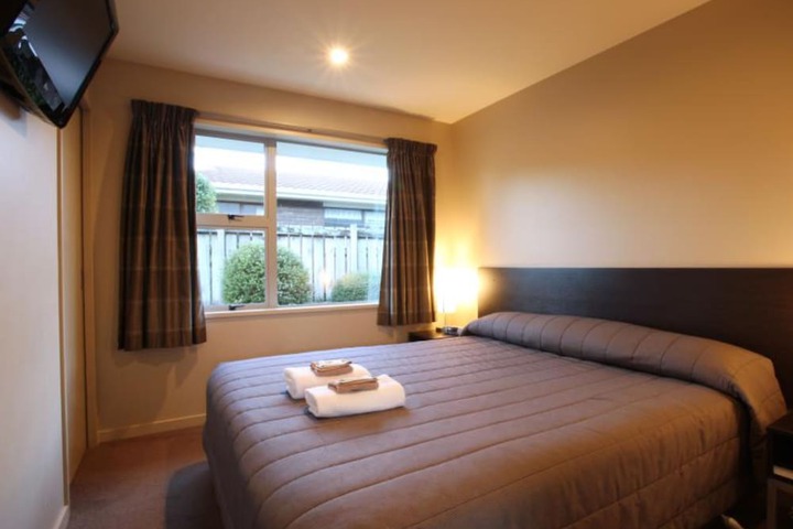 Room 12 of 16