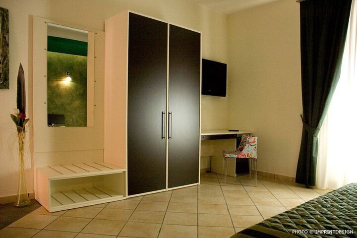Room 9 of 80