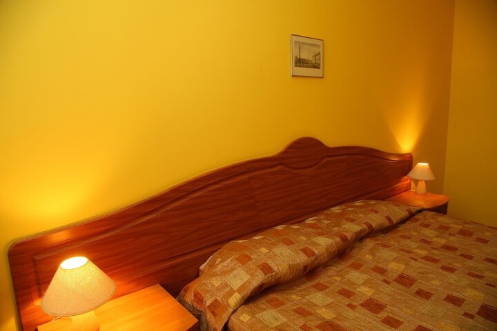 Room 14 of 115