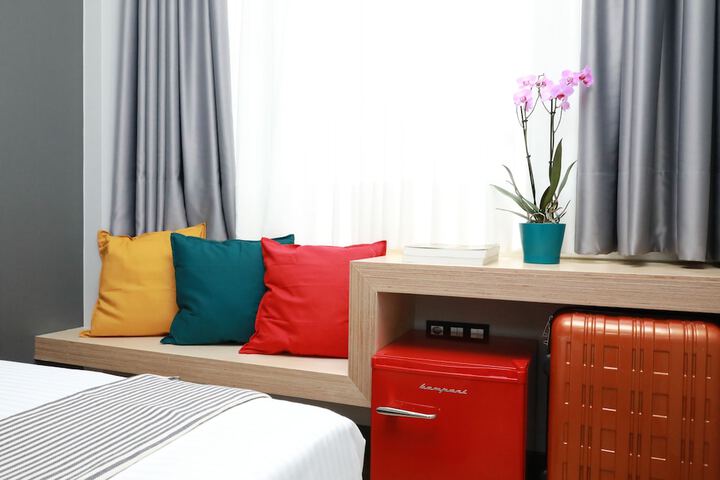 Room 7 of 102