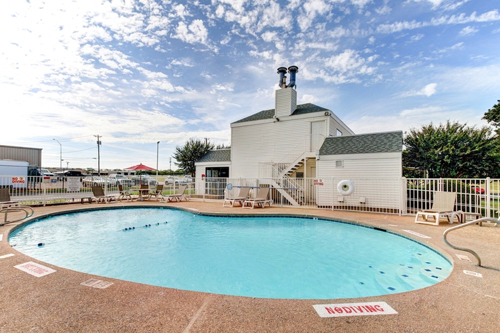 Pool 25 of 29