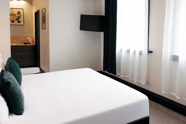 Room 8 of 39