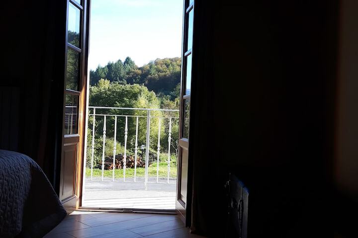 Room 10 of 33