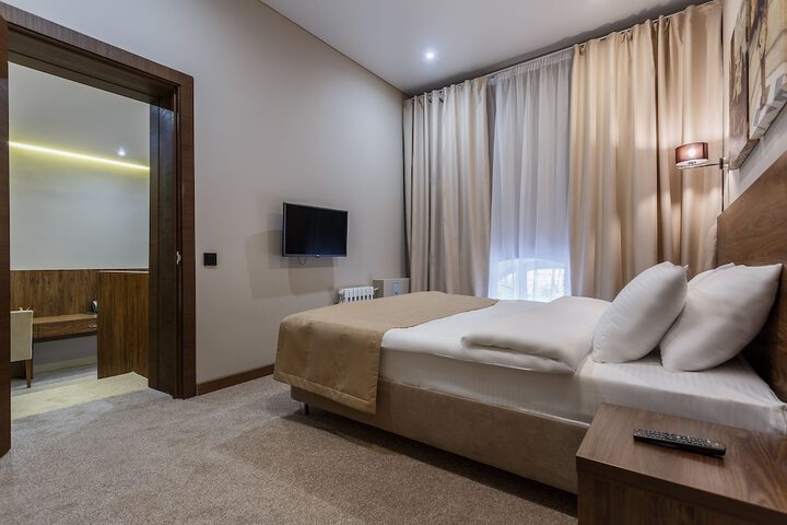 Room 2 of 47