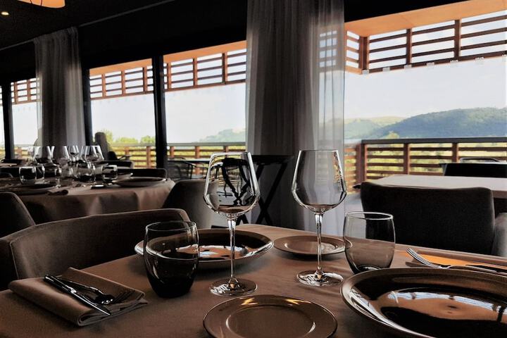 Dining 59 of 88