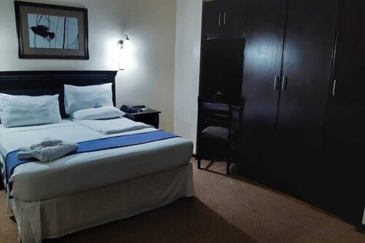 Room 27 of 138