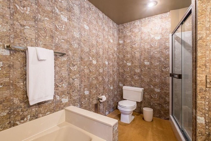 Room 20 of 23