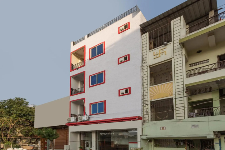 Hotel Leela Palace by OYO Rooms