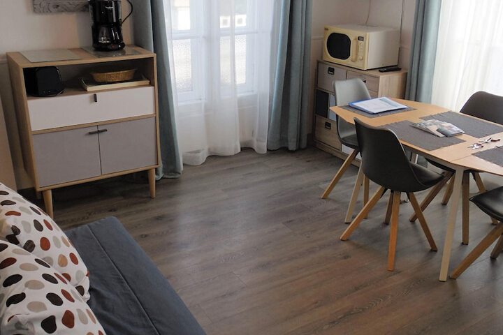 Room 27 of 64