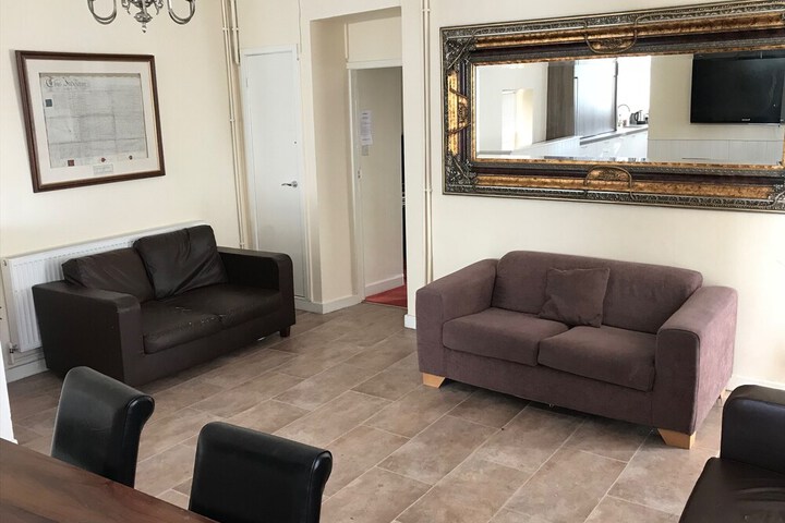 Room 8 of 14