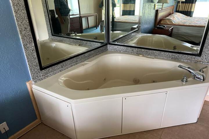 Jetted tub