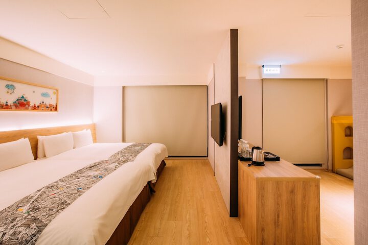 Room 98 of 210