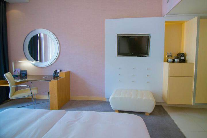 Room 27 of 186