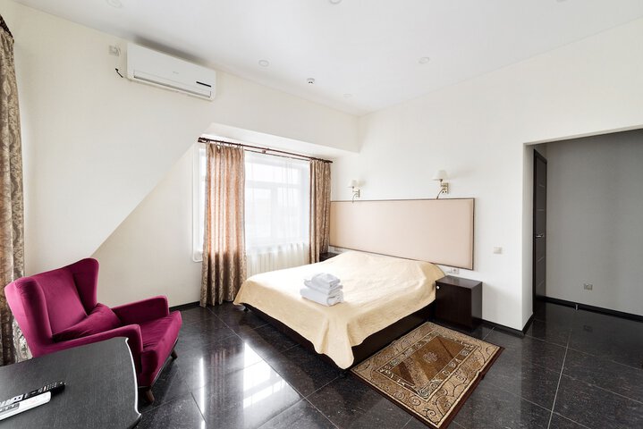 Room 8 of 73