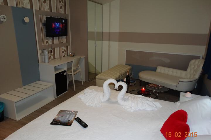 Room 2 of 19