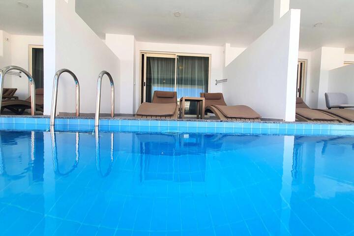 Pool 16 of 125