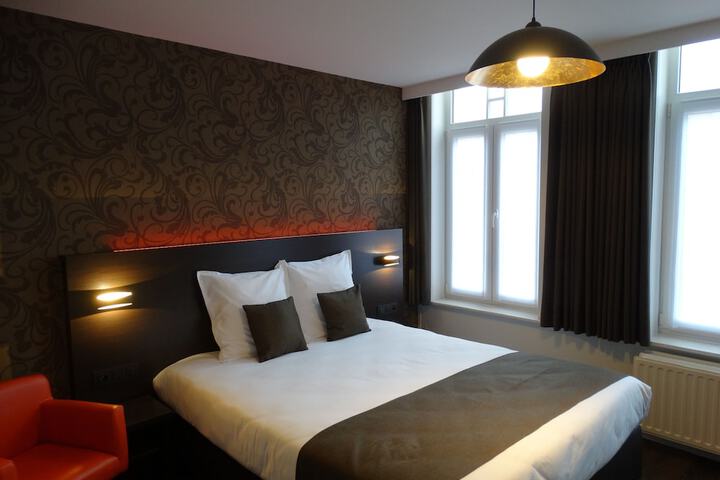 Room 10 of 31