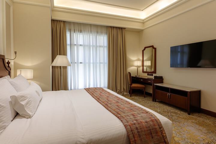 Room 16 of 100