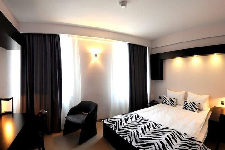 Room 11 of 49