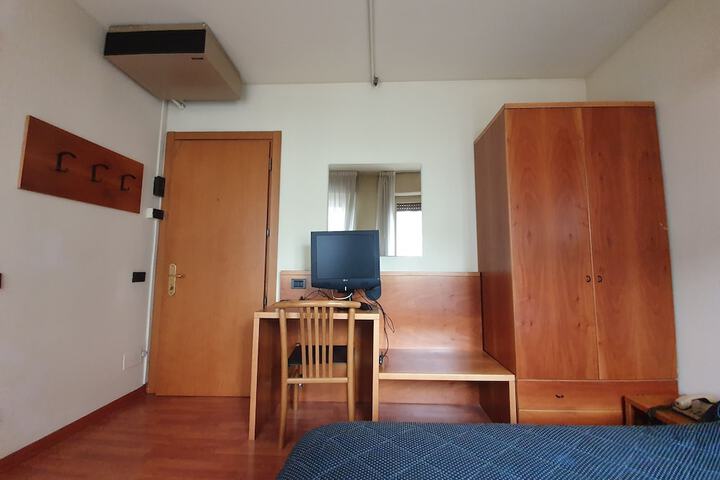Room 17 of 45