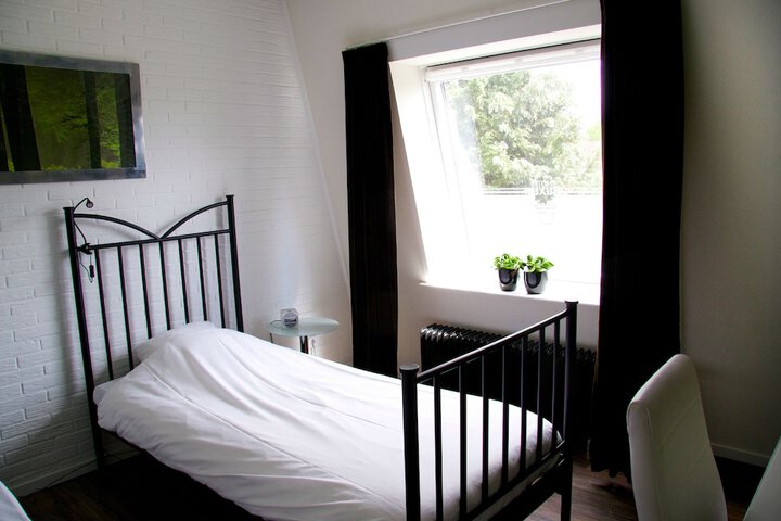 Room 5 of 25