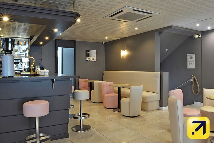Lounge 66 of 81