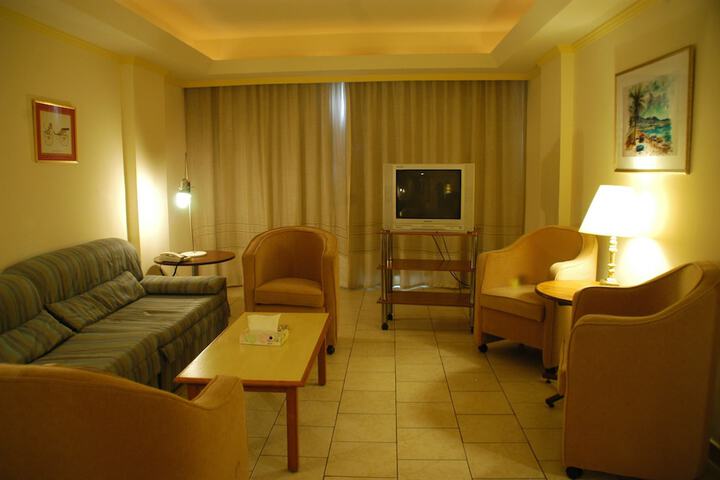 Room 6 of 63