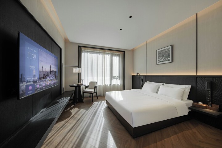 Room 84 of 143