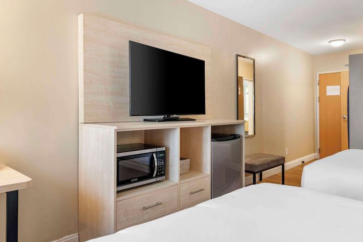 2 Double Beds Accessible (5 of 7)