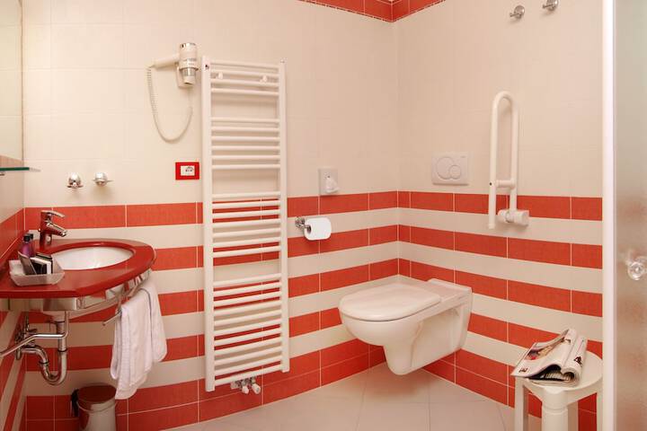 Room 14 of 33