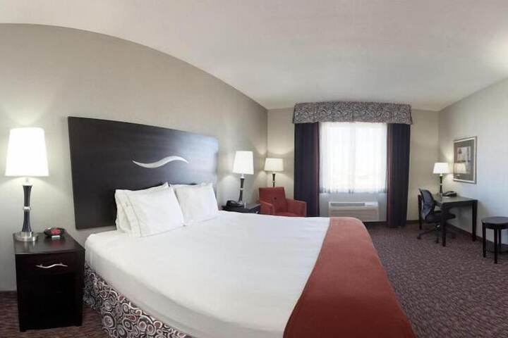 Room 6 of 28