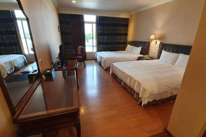 Room 12 of 37