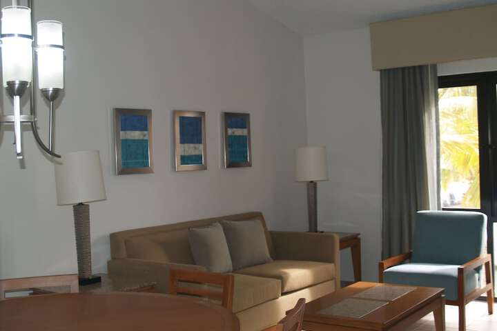 Room 10 of 33