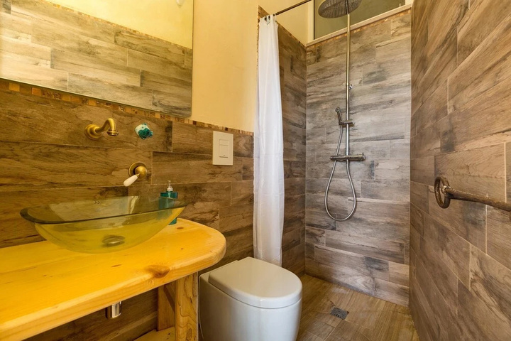 Room 8 of 20