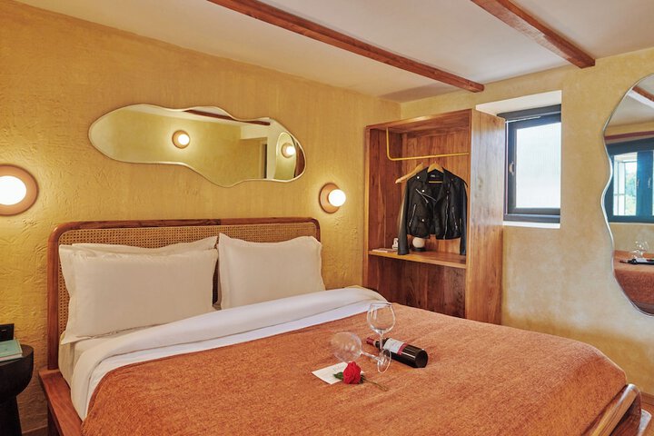 Room 8 of 17