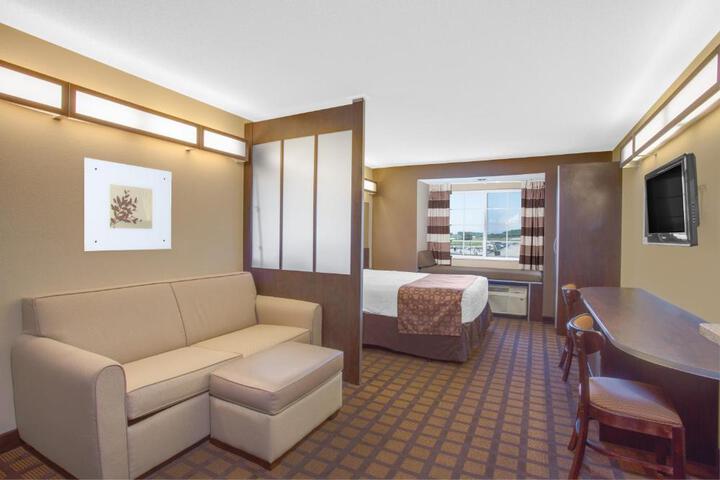 1 Queen Bed (22 of 24)