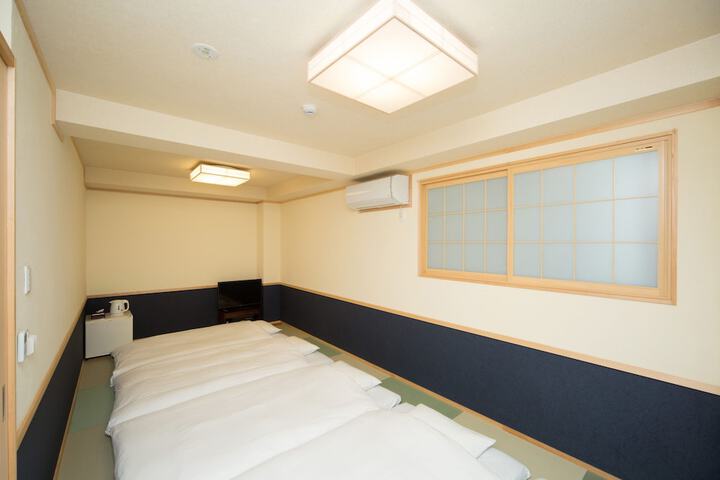 Room 2 of 32