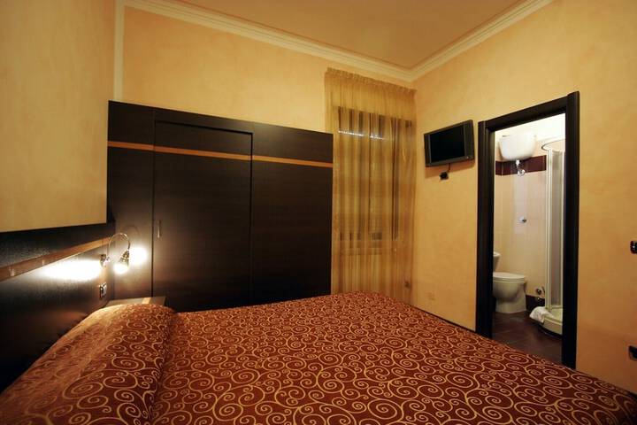 Room 9 of 25