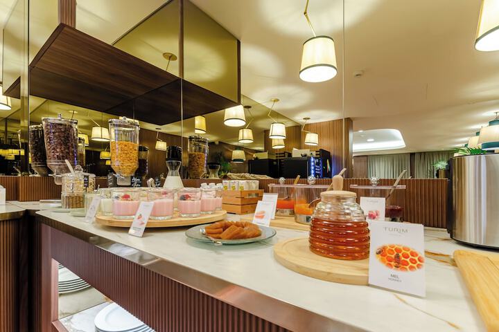 Breakfast/Coffee Service 47 of 93