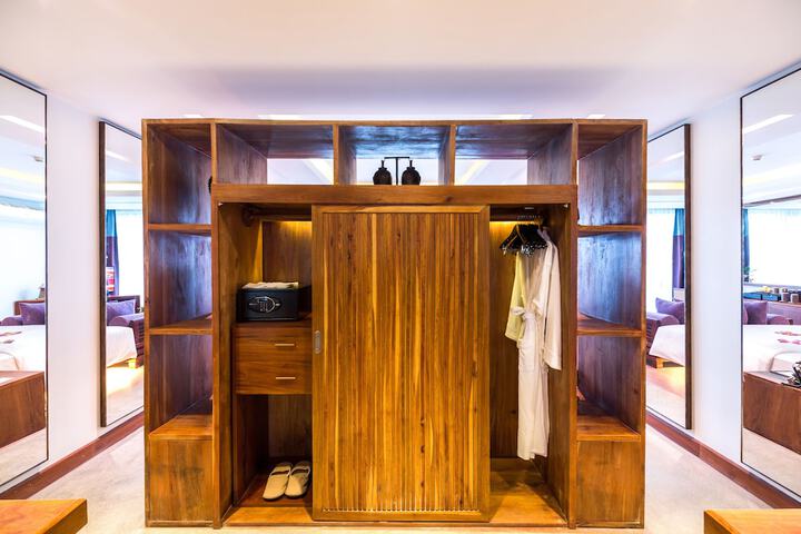 Room 33 of 111