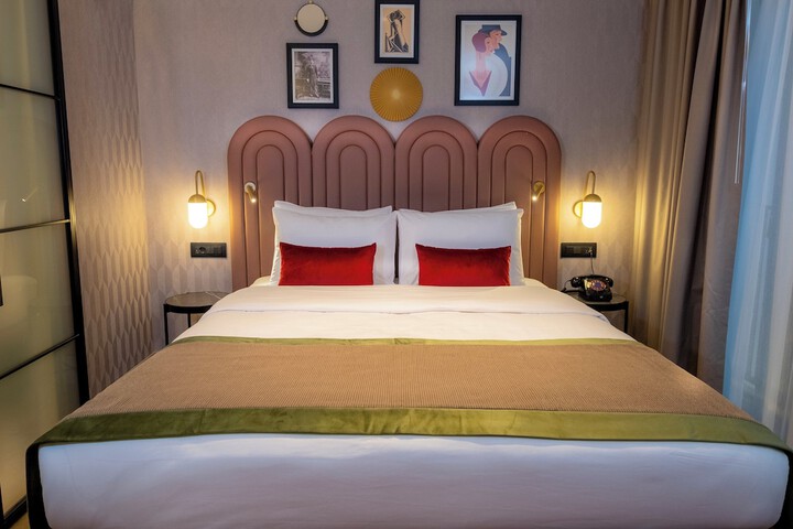 Room 5 of 147