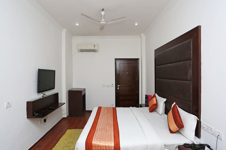 Room 10 of 19