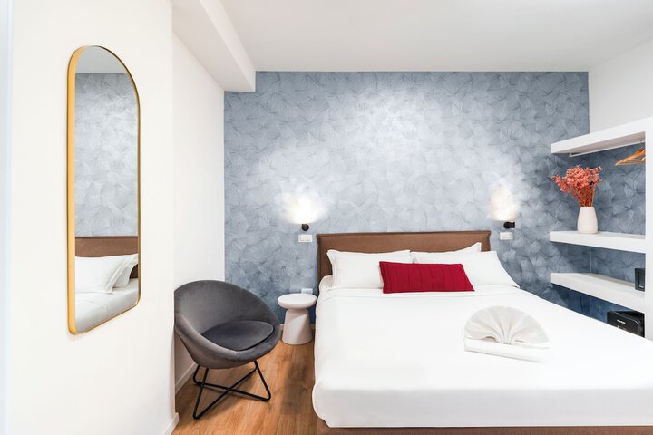 Room 12 of 20