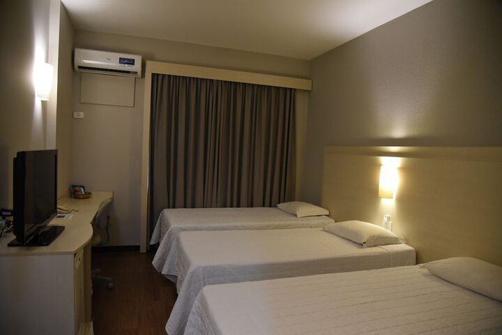 Room 10 of 38