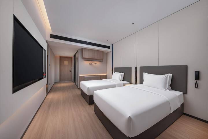 Room 42 of 77