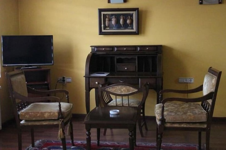 Room 7 of 16